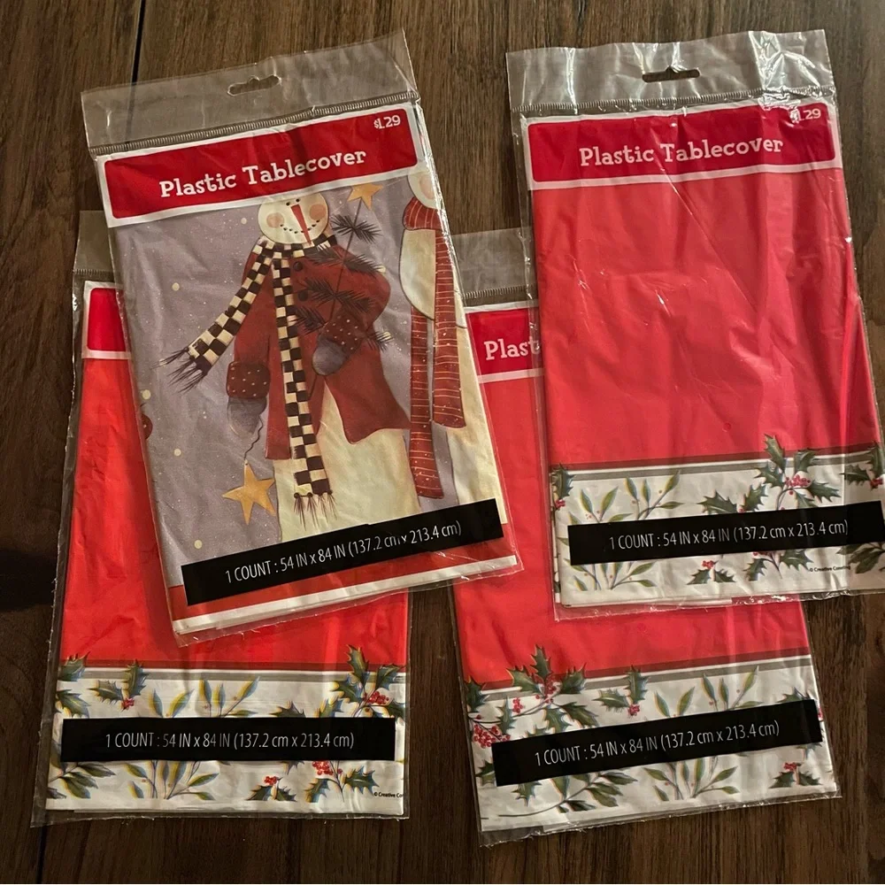 ⭐️FWP Holiday Tablecovers - Plastic - set of 4 - NWT